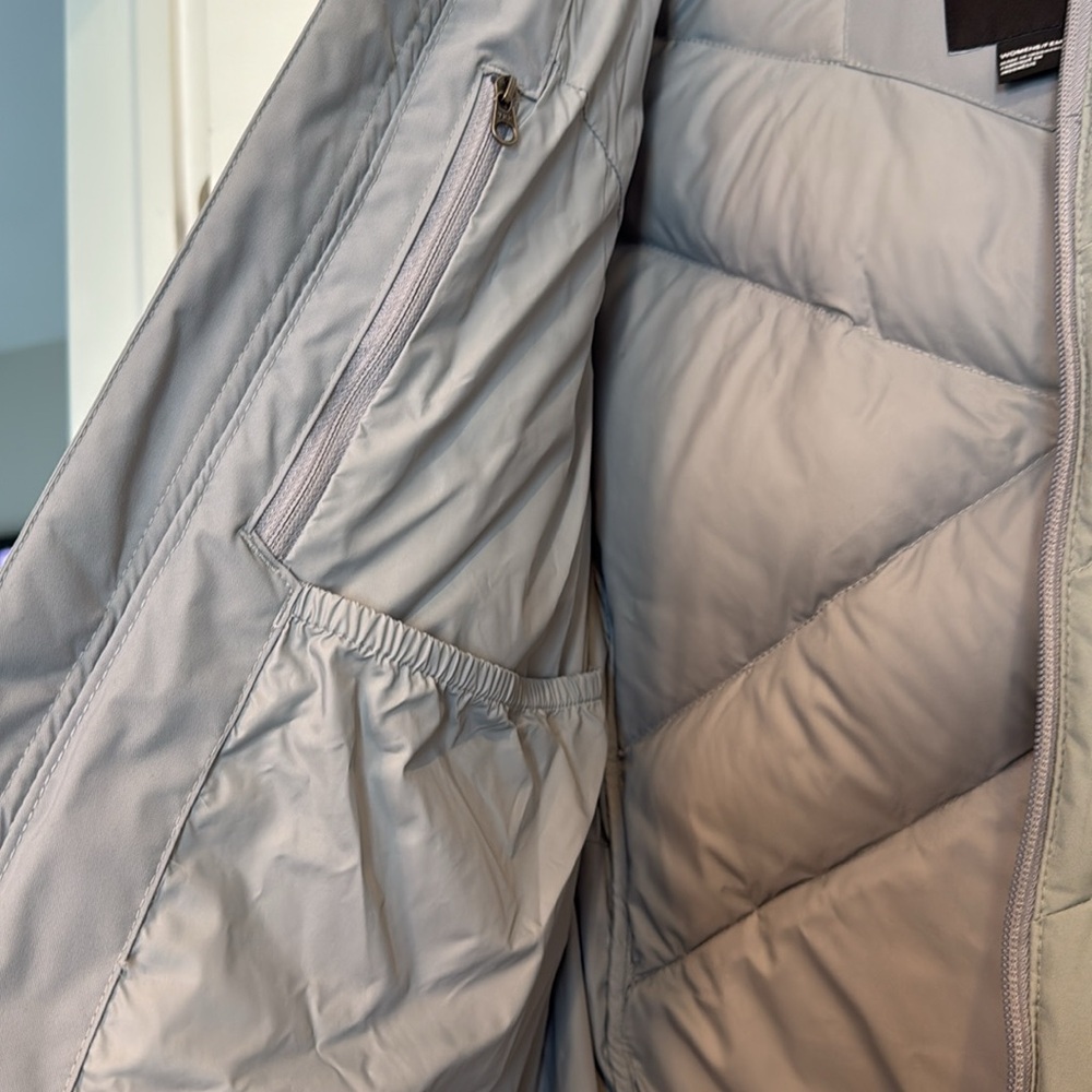 The North Face Hooded Goretex Infinium 550 Coat - Picture 10 of 11
